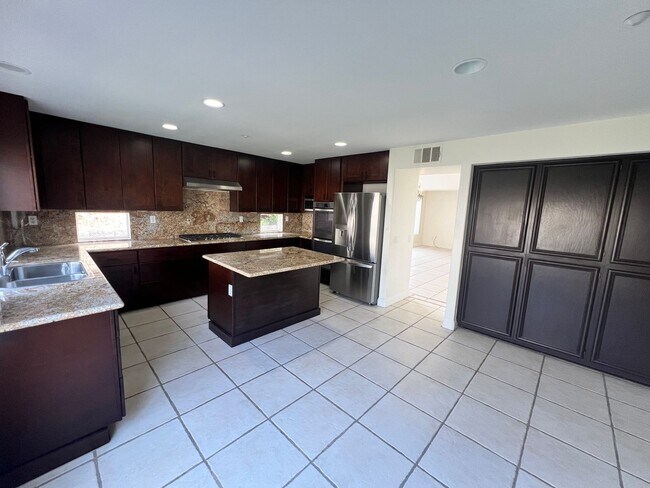 Foto del edificio - $4,500 - 4 Bed 2.5 Bath House located in G...