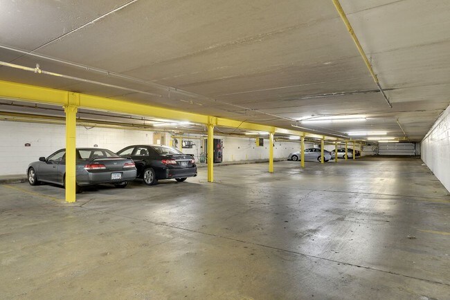 Foto del edificio - Uptown Plaza Apartments