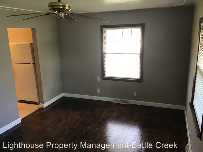 Building Photo - 2 br, 1 bath House - 14 S Burdge Street