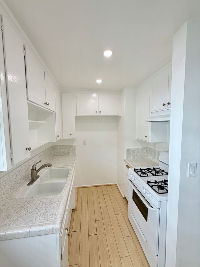 Foto del edificio - 1219 Barry Ave