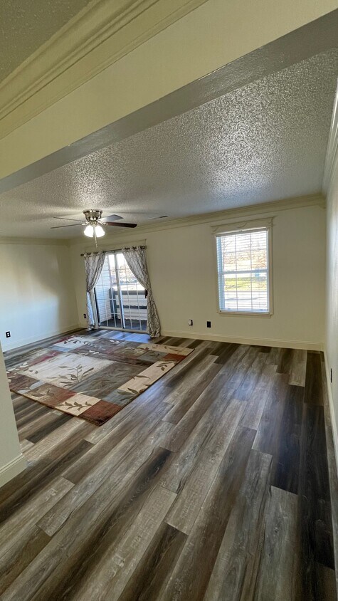 Living area - 2427 Texas Ave