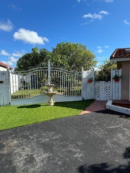 Photo - 1045 SW 122nd Ct House