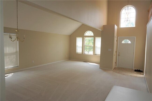 Foto del edificio - 6441 Hollingsworth Dr