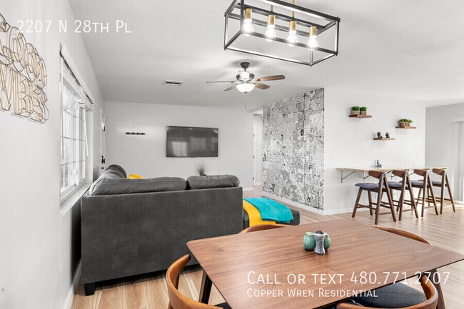 Building Photo - 2207 N 28th Pl