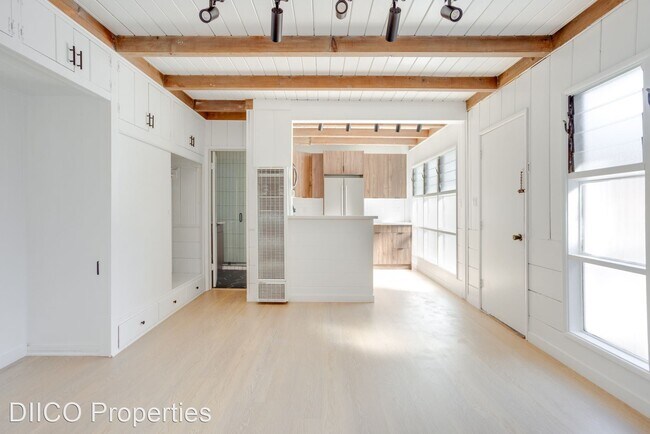 Foto del edificio - Studio, 1 bath Apartment - 651-657 Huntley...