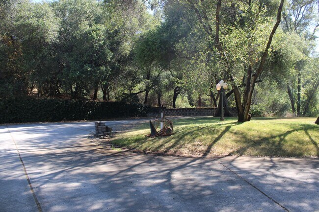 Foto del edificio - 677 Hoppe Ln