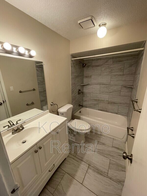 Foto del edificio - 8135 Holmes Rd