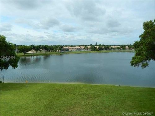 Foto del edificio - 8560 N Sherman Cir