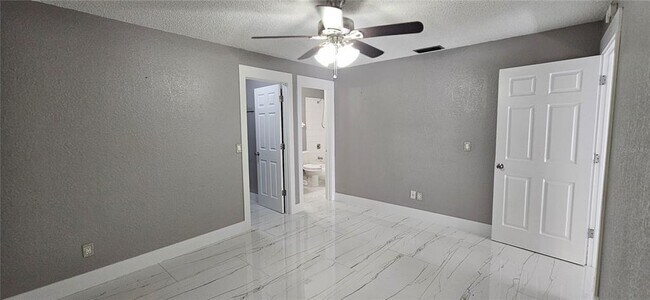 Foto del edificio - 606 SE 13th Ct