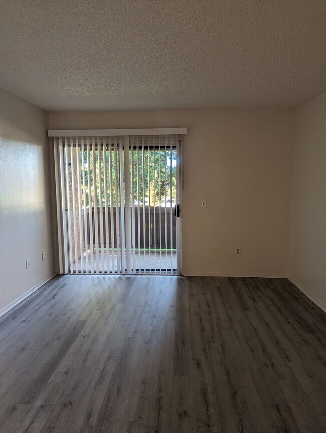 Foto del edificio - 730 James Rd