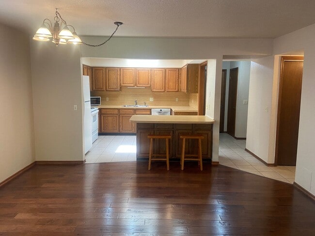 Photo - Beautiful 2 bed 2 bath home in a great location!!