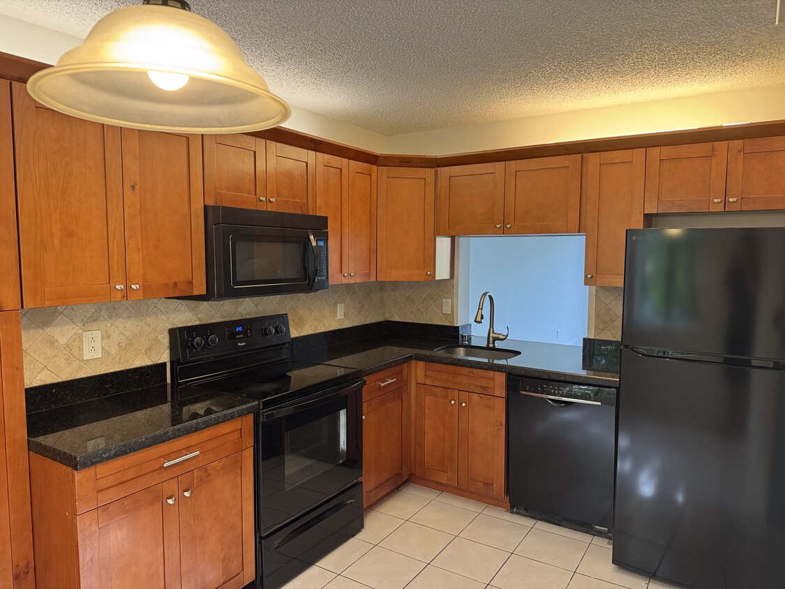 Primary Photo - 3733 Carambola Cir N