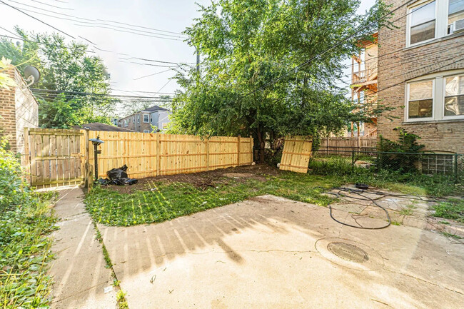 Foto del edificio - 7530 N Oakley Ave