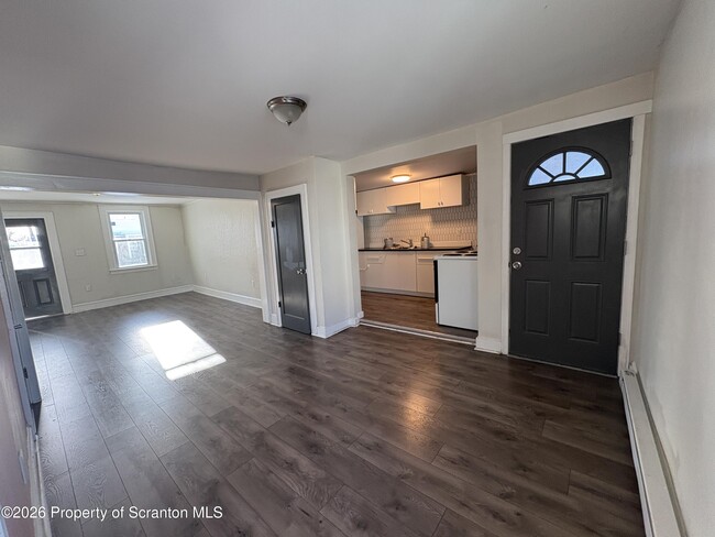 Building Photo - 511 Oak St