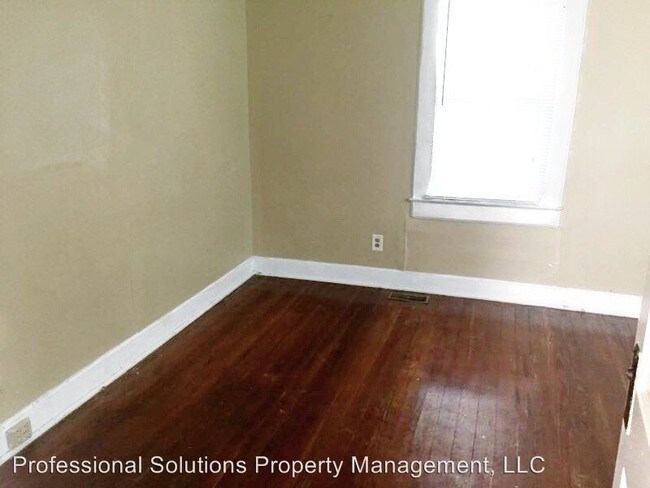 Building Photo - 2 br, 1 bath House - 610 College St.