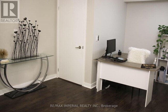 Building Photo - 295 Adelaide St W