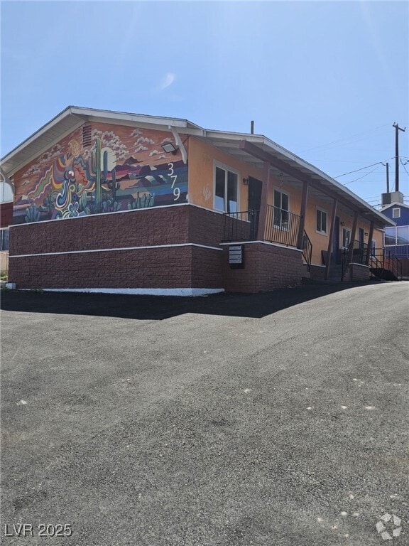 Building Photo - 379 N 15th St