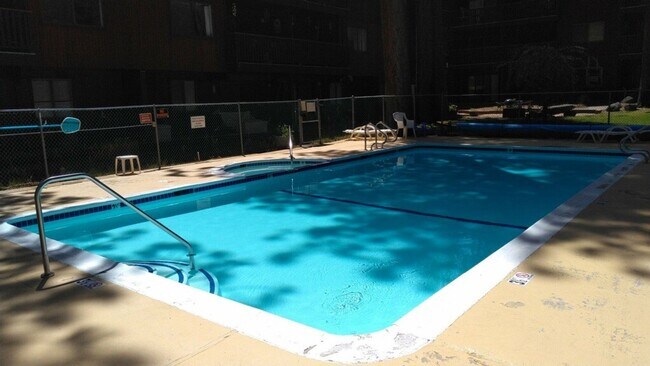 Foto del edificio - 2 bedroom condo with carport, pool and hot tub access
