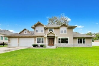 Building Photo - 2311 N Arlington Heights Rd