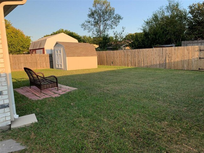 Building Photo - 4225 Driscoll Dr
