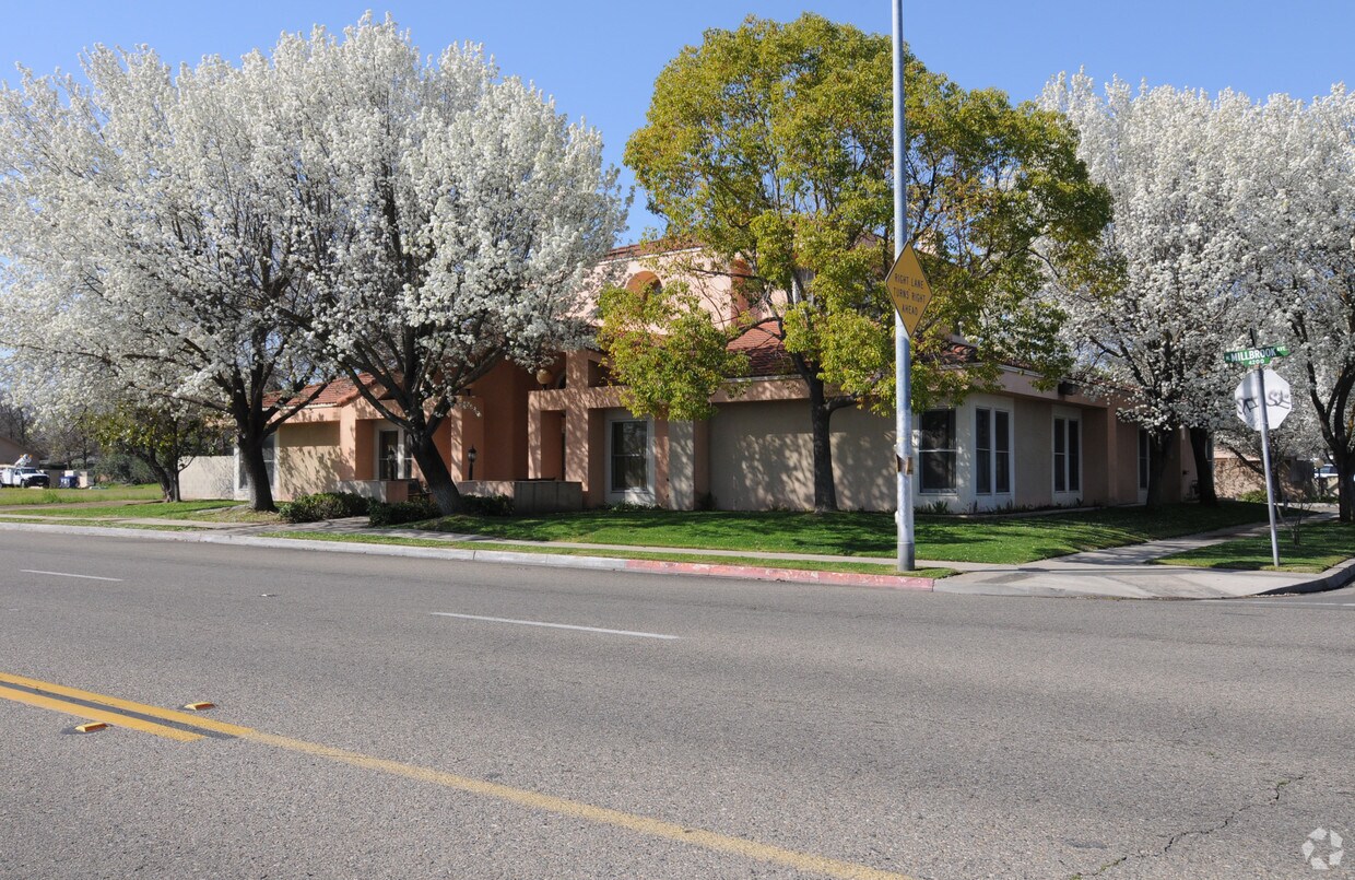 Foto del edificio - 4291 N Millbrook Ave