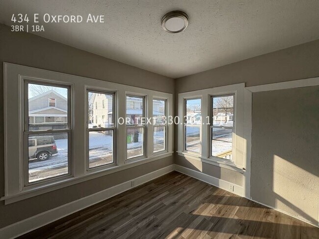 Foto del edificio - Three bedroom one bathroom apartment for rent