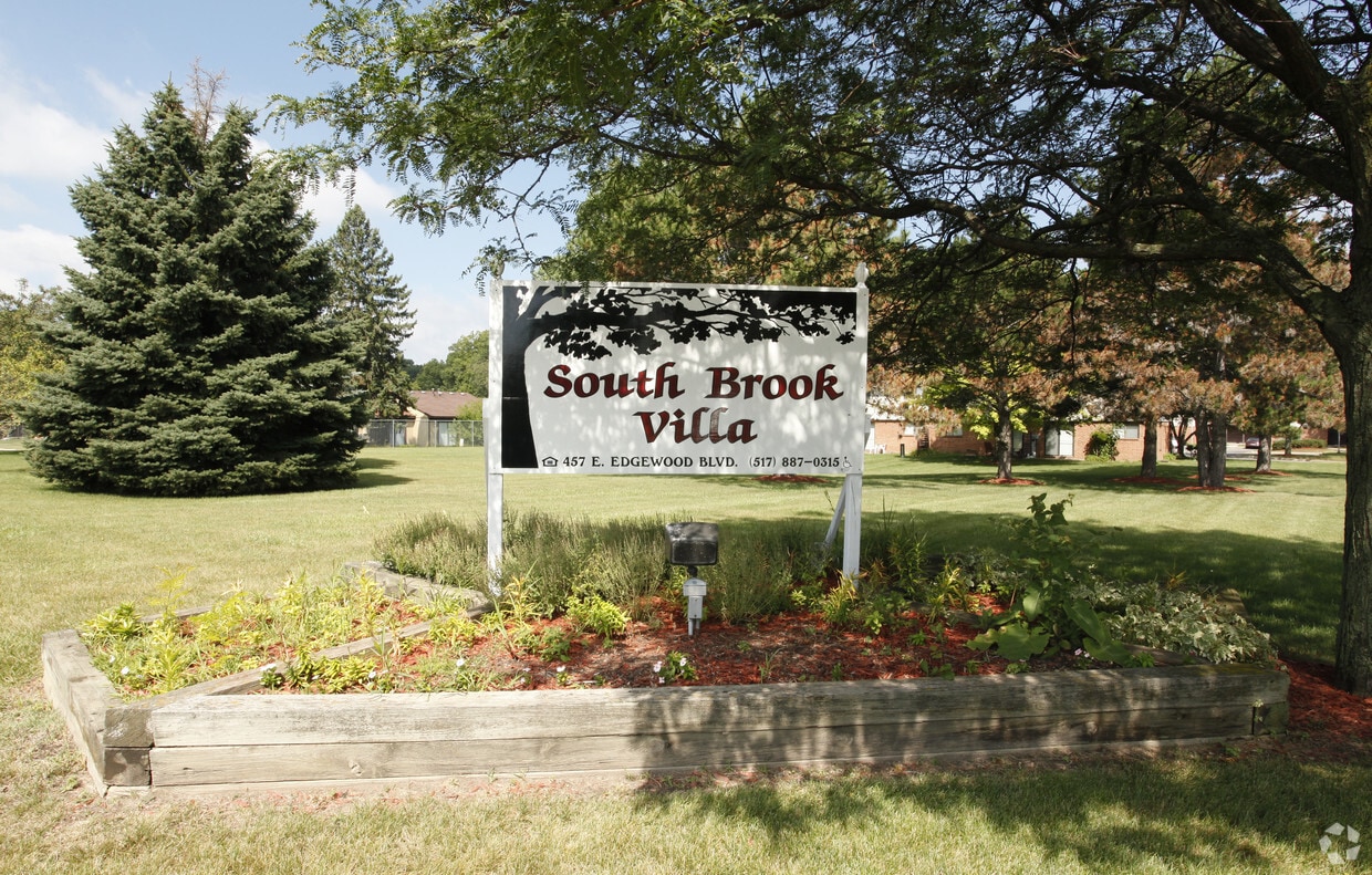 Building Photo - South Brook Villa