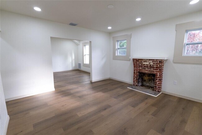 Building Photo - 14022 4th St