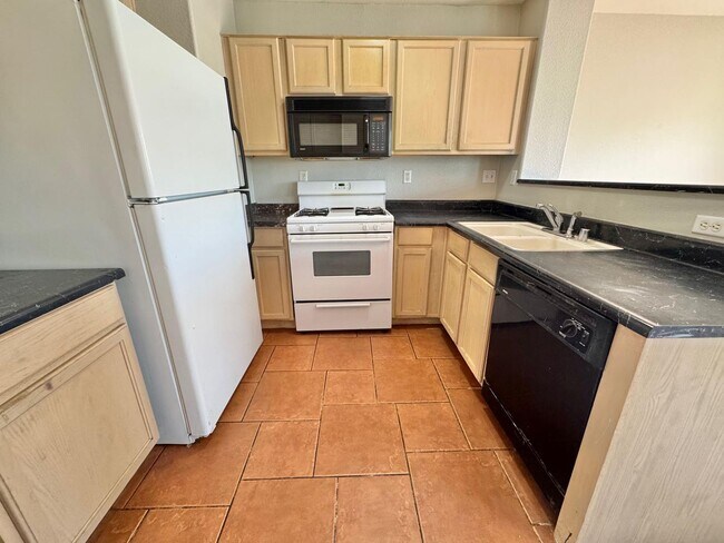 Building Photo - THIS IS A CHARMING TWO-STORY NORTH LAS VEG...