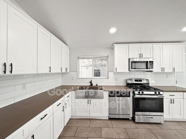 Building Photo - 3046 Mission Village Dr