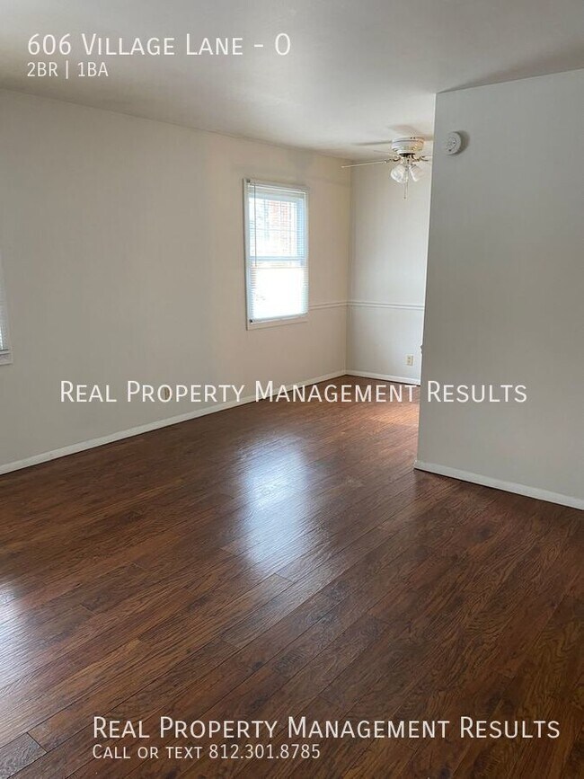 Foto del edificio - 606 Village Ln