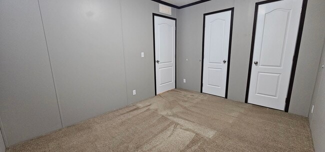 Building Photo - 2 Arbor Ln