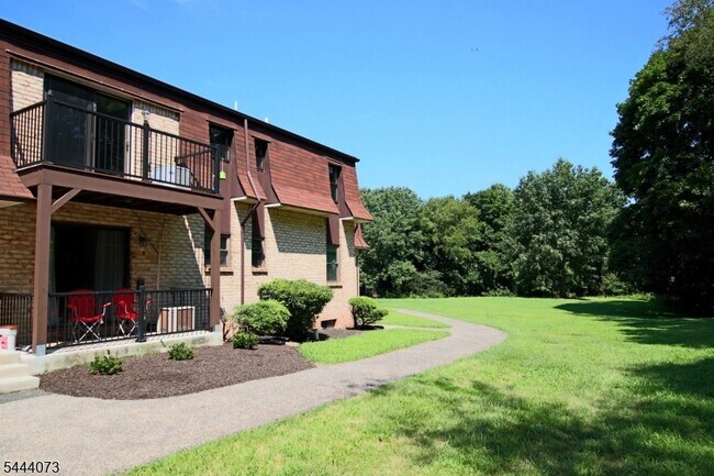 Foto del edificio - 1404 Normandy Ct