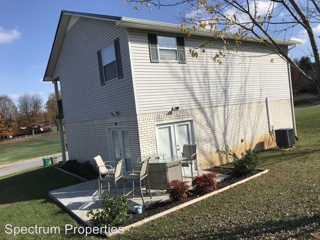 Building Photo - 380 Hayter Dr