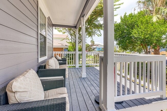 Building Photo - 1115 Avenue M