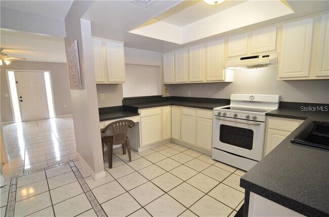 Foto del edificio - 106 S Primrose Dr