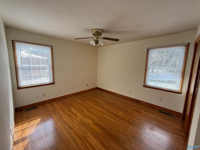 Foto del edificio - 4211 Tee Jay Dr NW