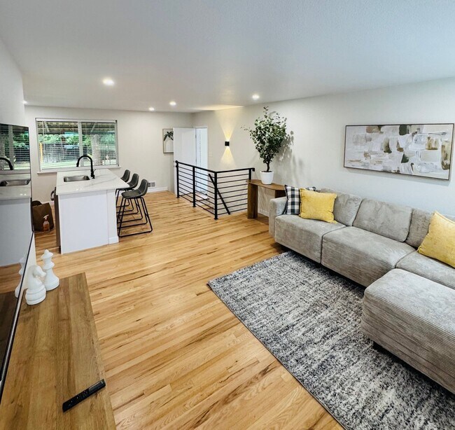Building Photo - 8551 Circle Dr