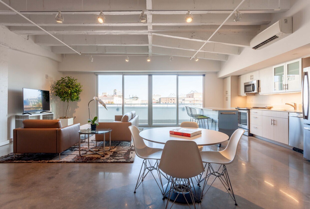Sala de estar y cocina - The Garage