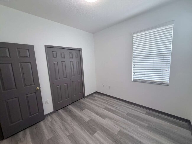 Building Photo - 1065 Viewpoint Way