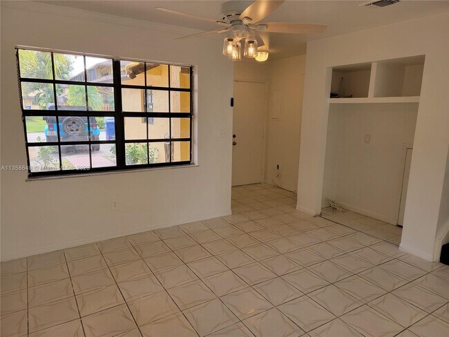 Foto del edificio - 1155 NE 210th Terrace
