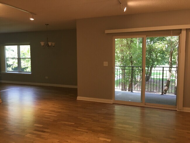 Foto del edificio - 3400 N Old Arlington Heights Rd