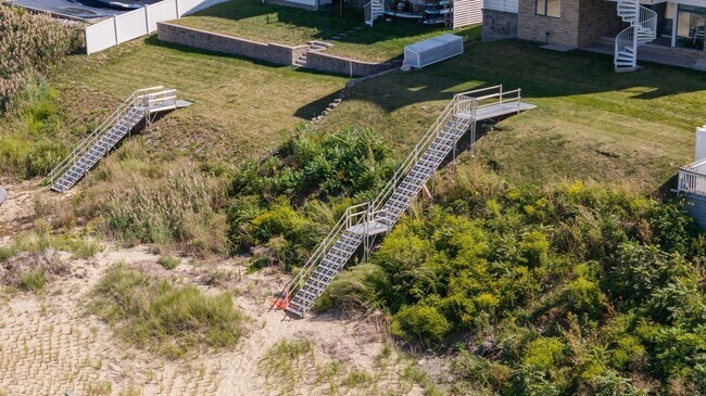 Building Photo - 35 Regatta Rd