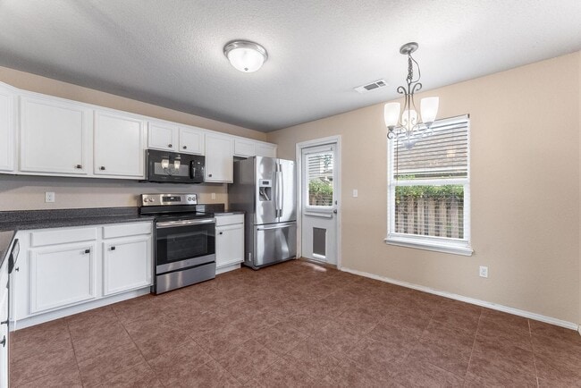 Photo - Move-In Ready 3 Bed / 2 Bath Home with Fen...