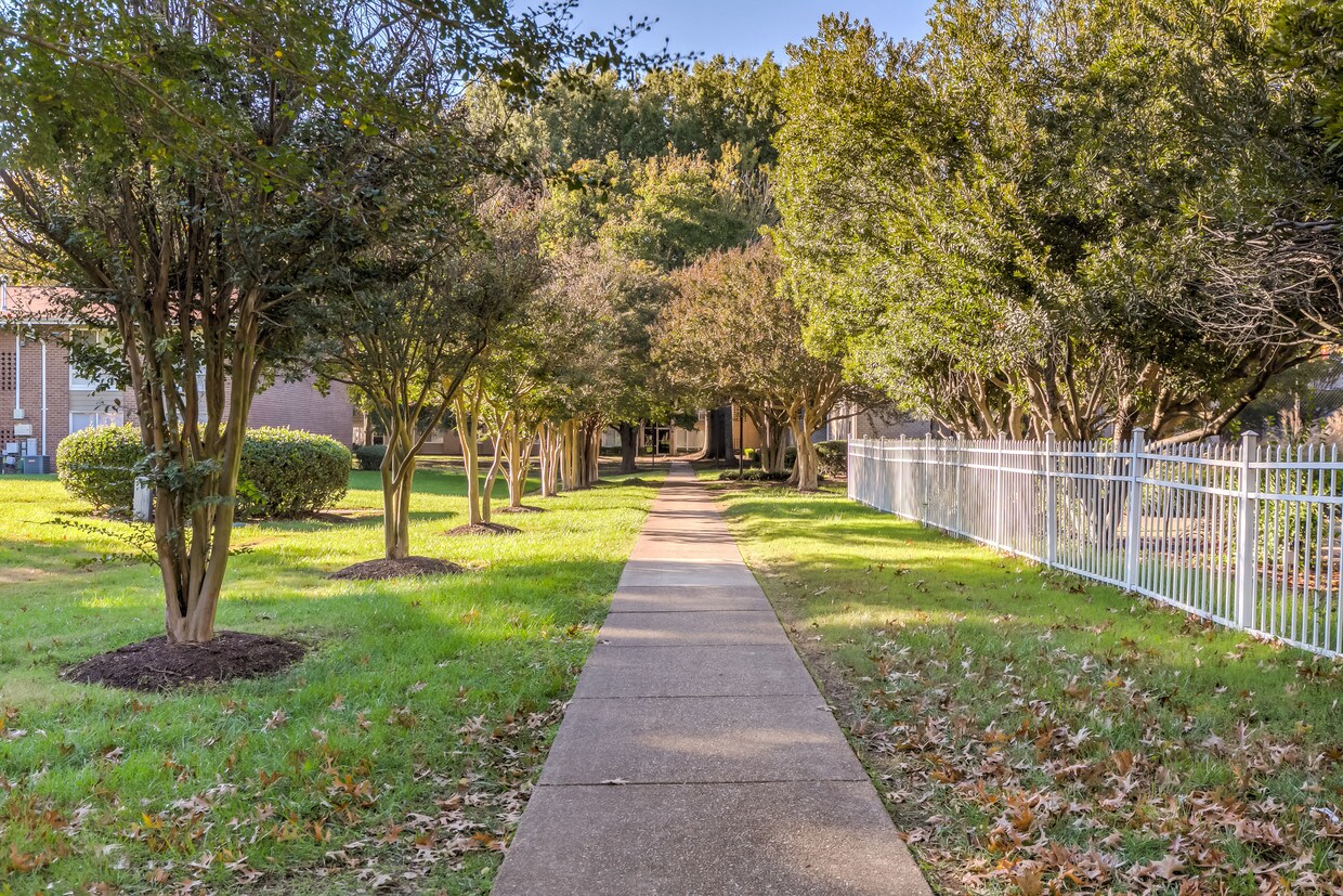 Peninsula Grove Apartments 2018 Cunningham Dr Hampton, VA