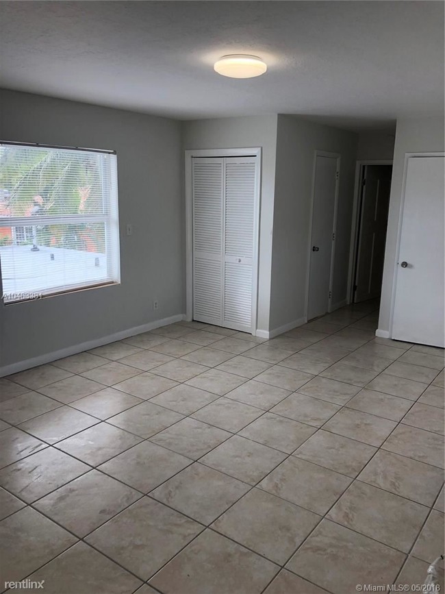 Building Photo - 2 br, 2 bath  - 1200 NE 16th Ave
