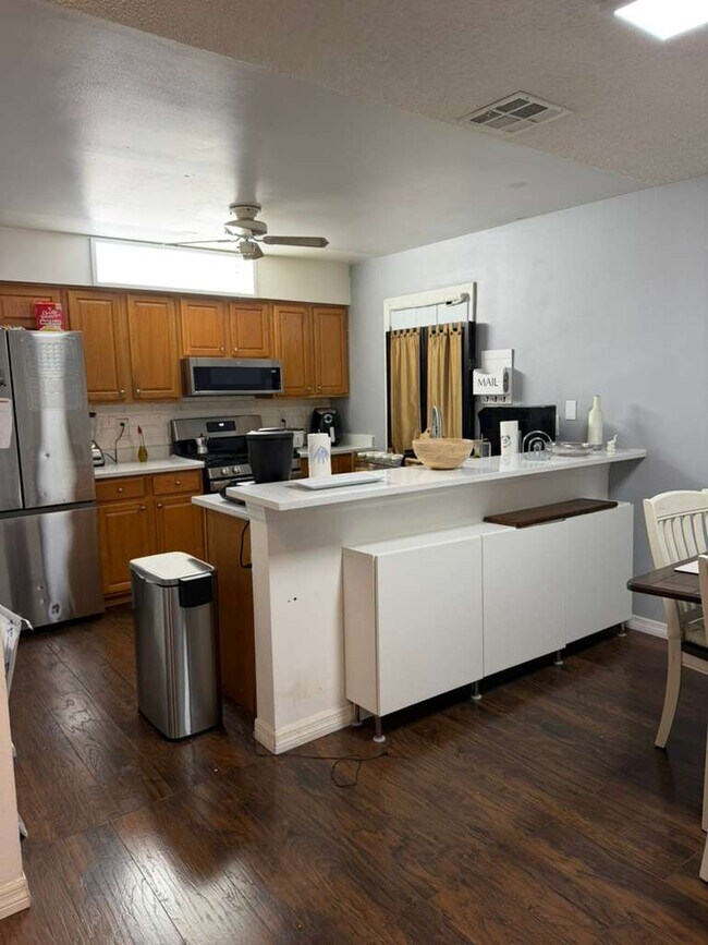 Building Photo - 10137 Donhill Ct