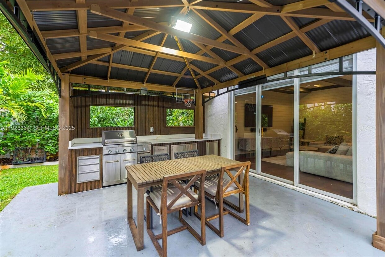 Foto del edificio - 16437 SW 28th St