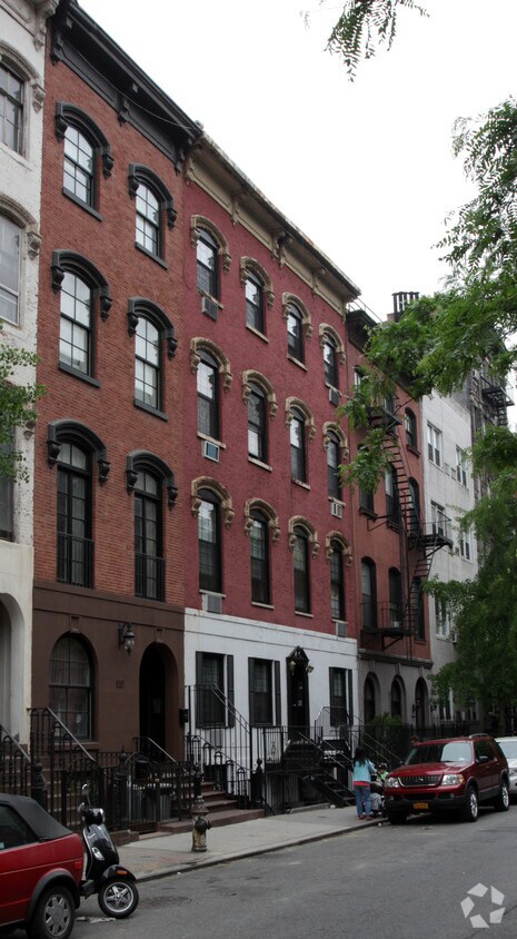 Building Photo - 221-223 E 11th St