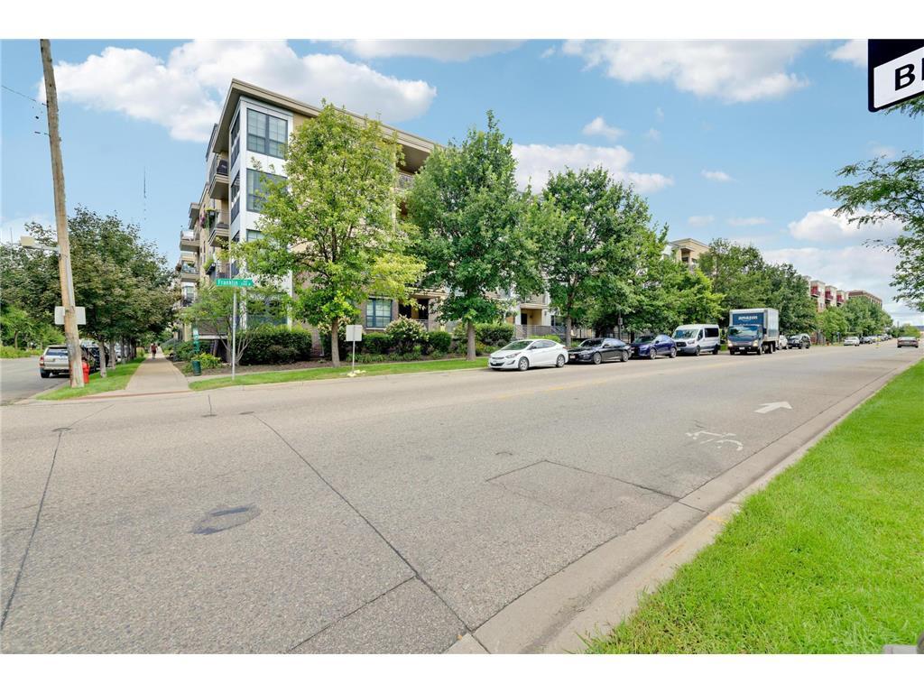 Foto principal - 2565 Franklin Ave